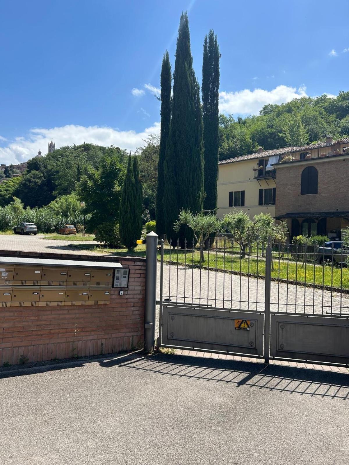 Loft Vicolo Di Vallepiatta 2 Min Piazza Del Campo Con Parcheggio Siena Exterior photo