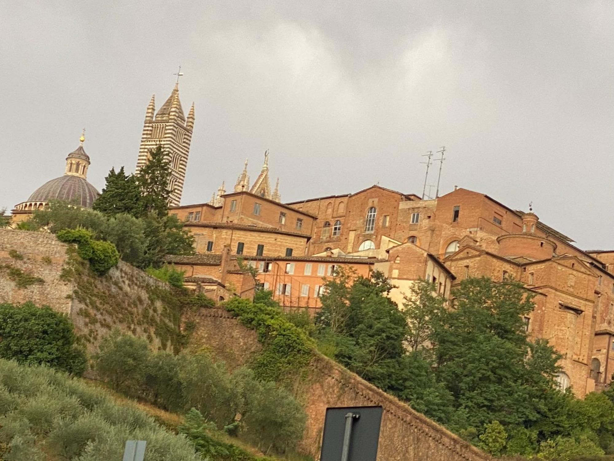 Loft Vicolo Di Vallepiatta 2 Min Piazza Del Campo Con Parcheggio Siena Exterior photo